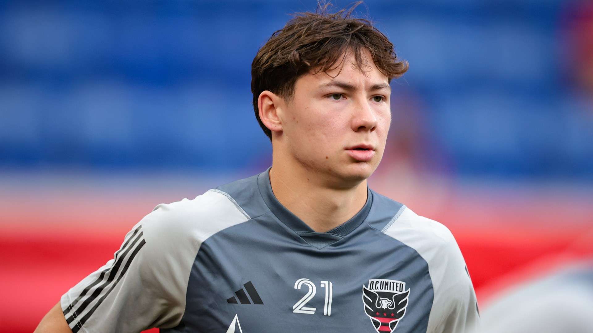 特的缺席已 特的缺席已